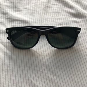 Ray-Ban New Wayfarer Sunglasses Black